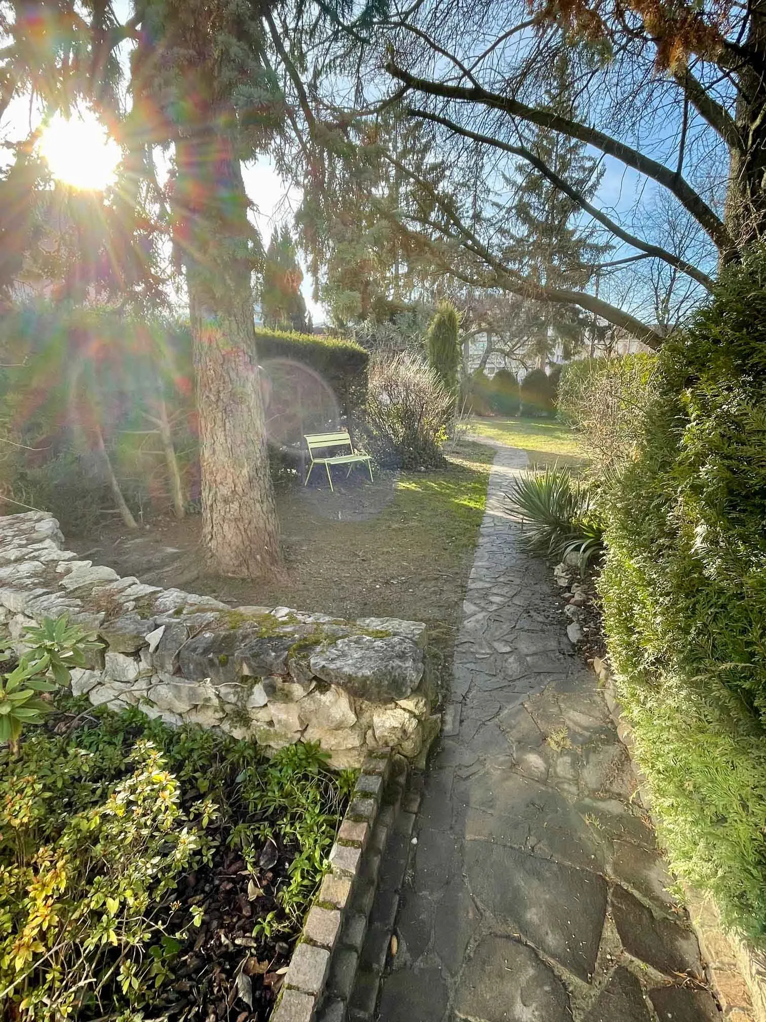 Le Lodge outdoor space